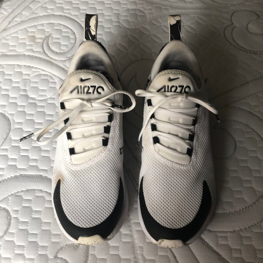 NIB Nike Womens Air Max 270 SE Shoe, White/Black/Marche Floral, size 8.5